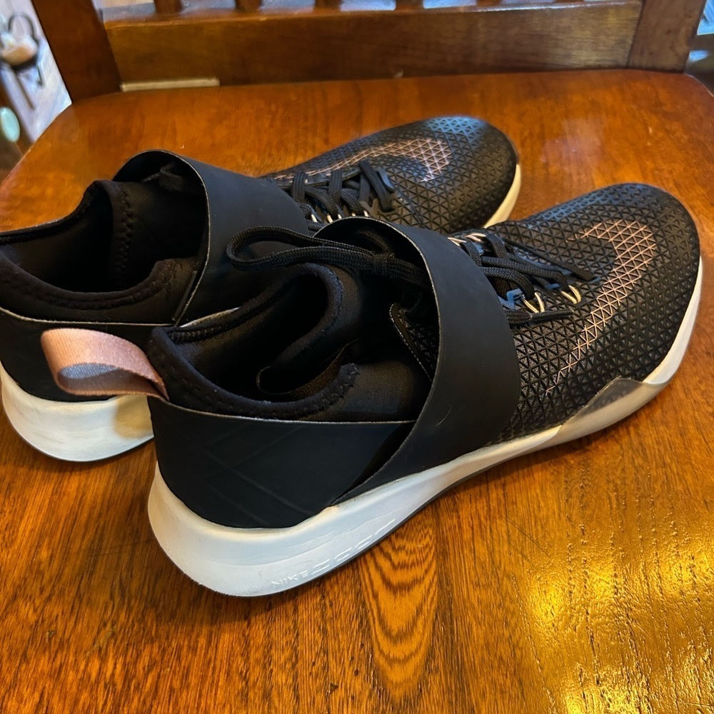 Nike Zoom Training Sneakers Rose Gold & Black Sz 8 EUC!